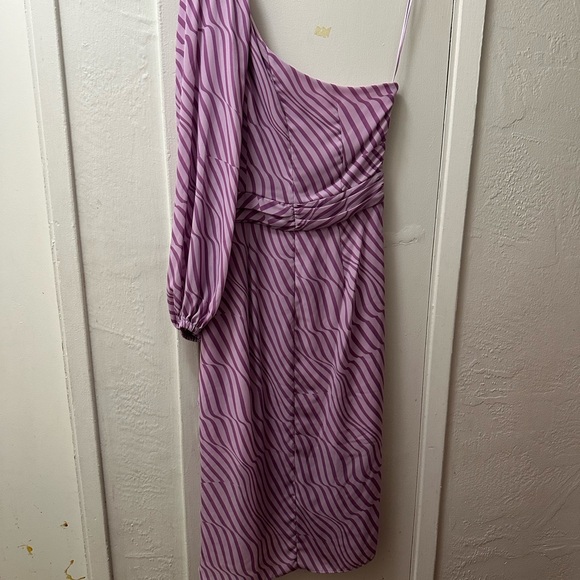 Designer Toccin Asymmetric wrap Lavender Dress size 10 - Picture 3 of 5